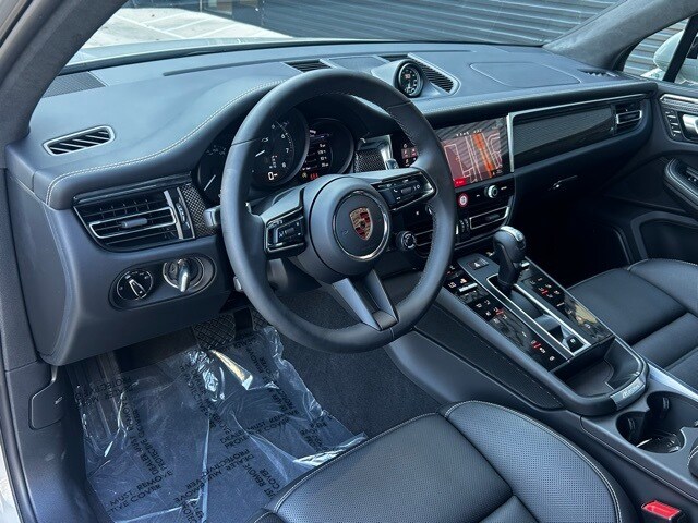 2026 Porsche Macan GTS photo 4
