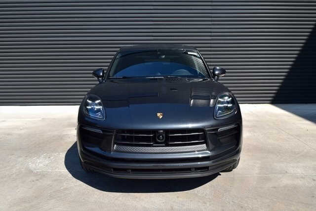 2025 Porsche Macan photo 4