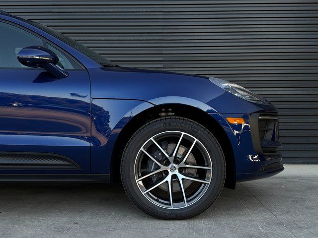 2026 Porsche Macan - Photo 11