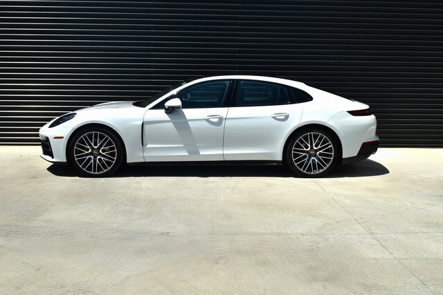 2024 Porsche Panamera photo 3