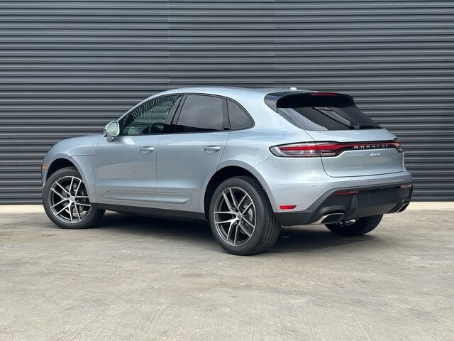 2025 Porsche Macan T photo 3