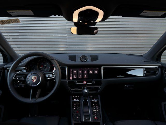 2026 Porsche Macan - Photo 13