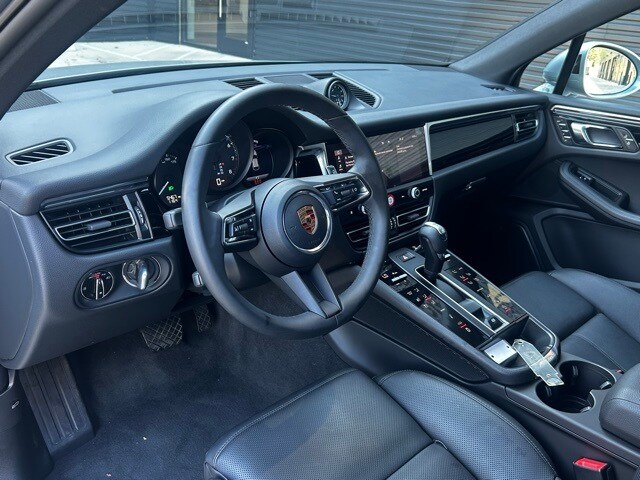 2025 Porsche Macan photo 4