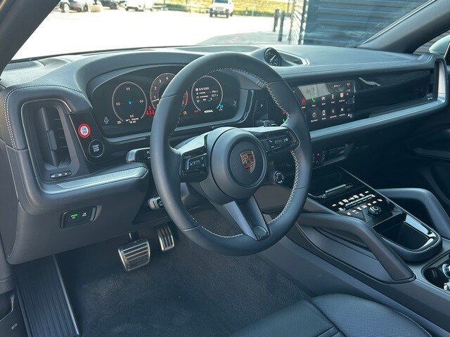 2025 Porsche Cayenne S photo 4