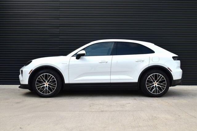 2025 Porsche Macan Electric photo 2