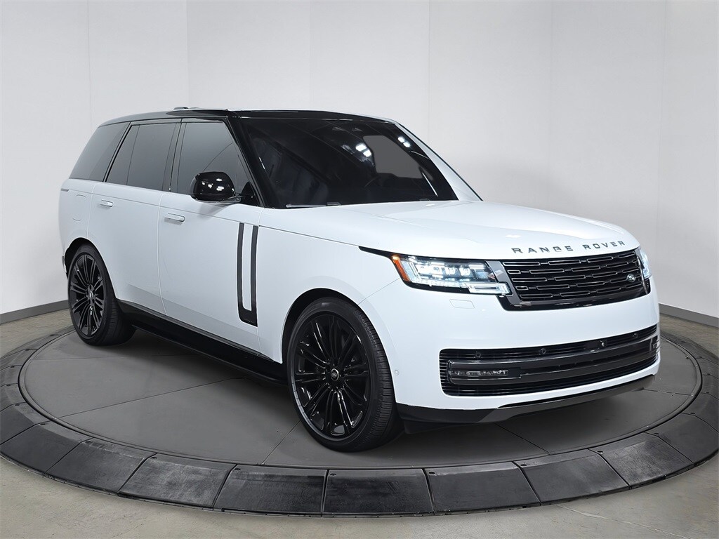 2025 Land Rover Range Rover Autobiography photo 3