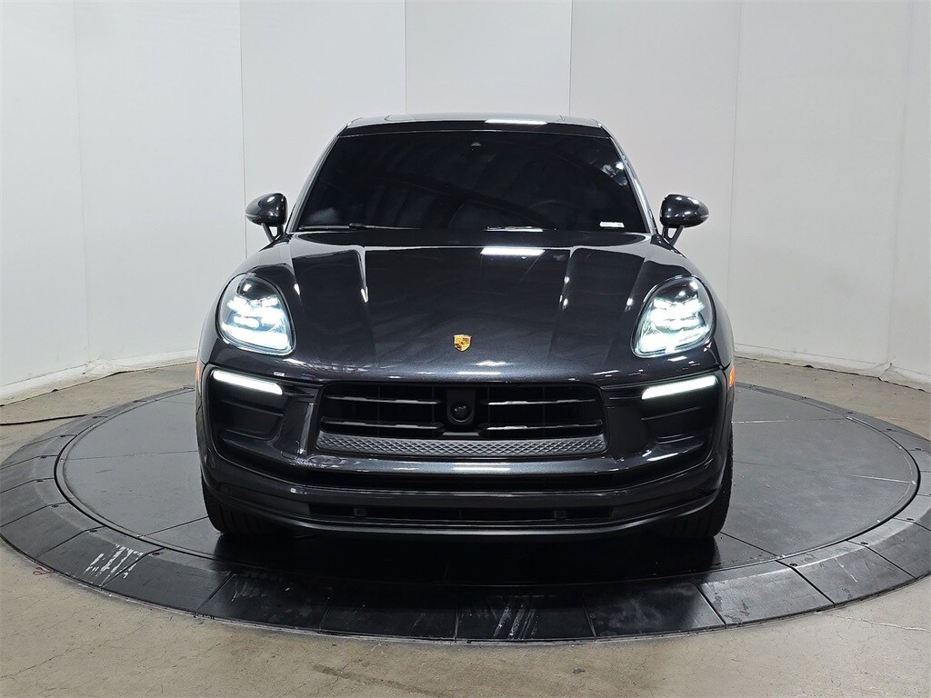 2023 Porsche Macan T photo 2