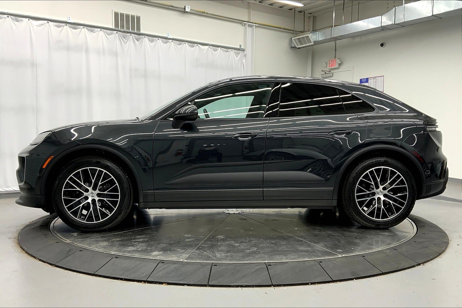 2025 Porsche Macan Electric photo 2