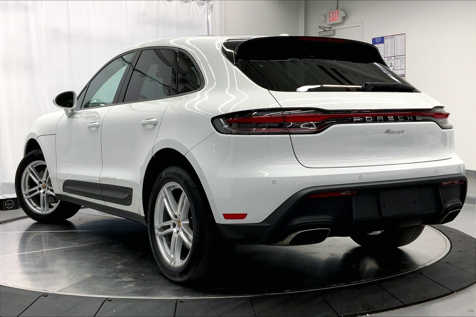 2022 Porsche Macan photo 3