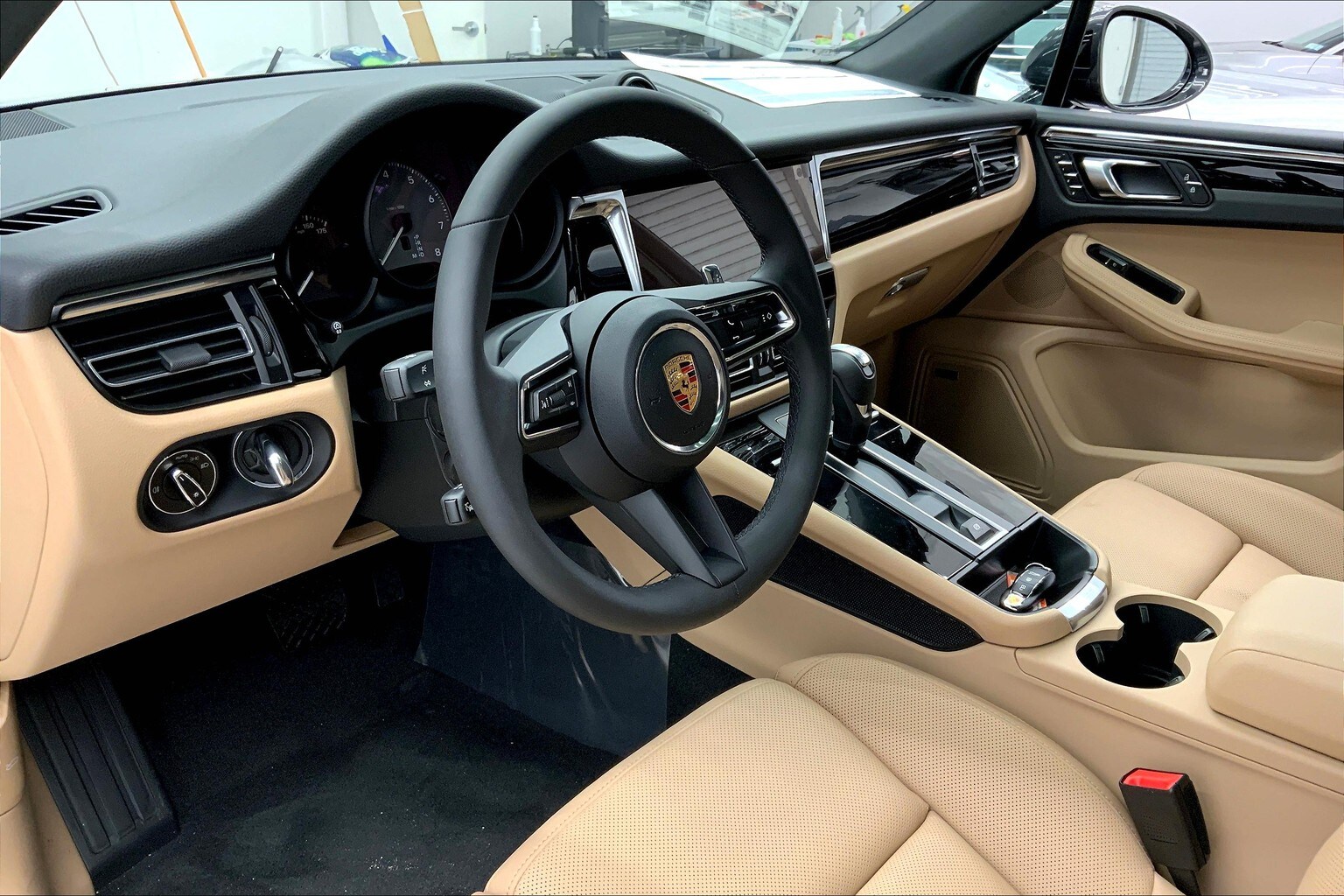 2026 Porsche Macan S photo 4