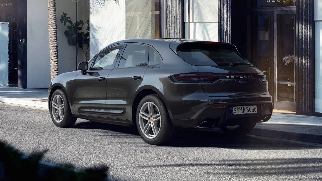 2025 Porsche Macan T photo 3