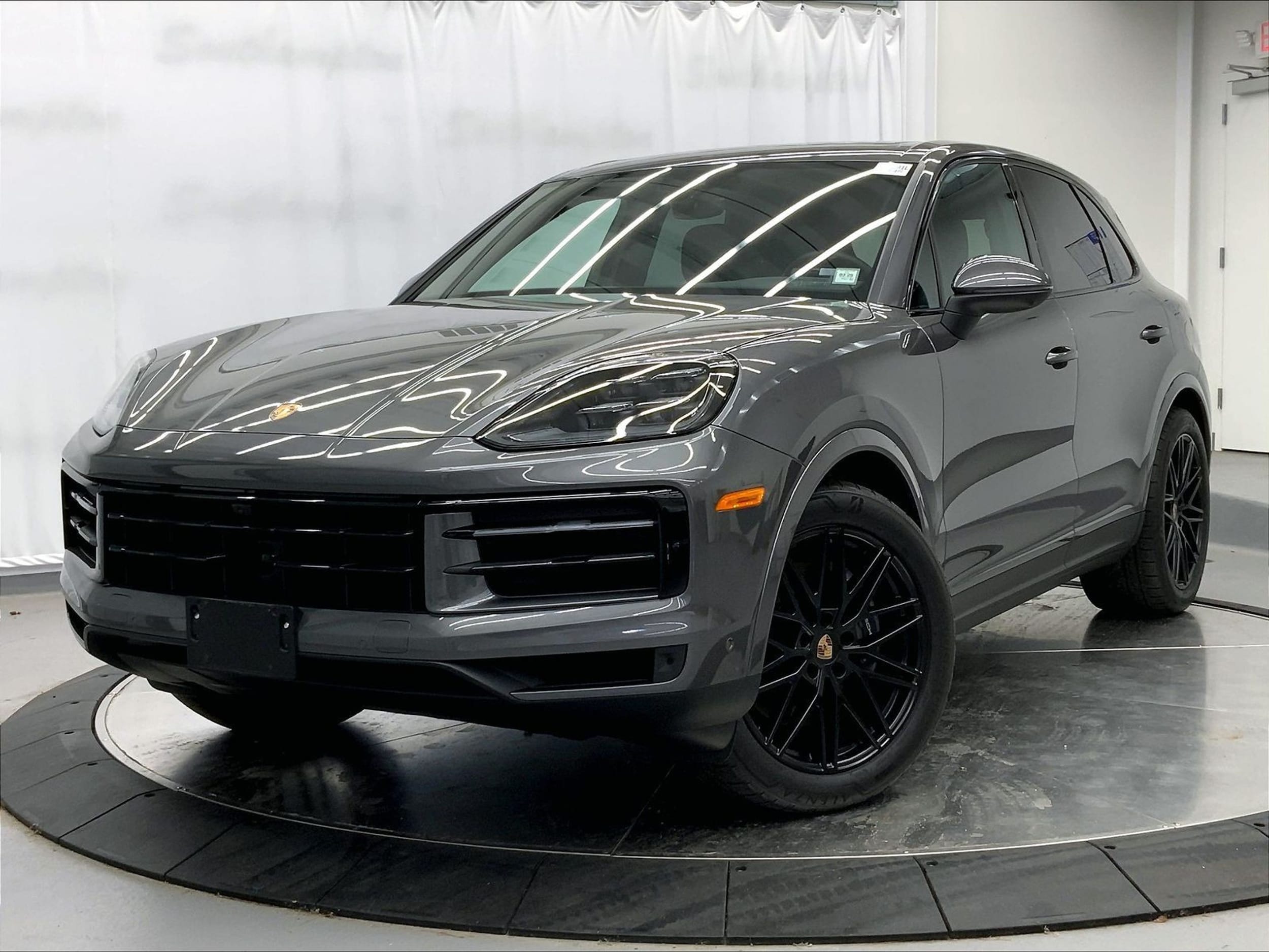 2025 Porsche Cayenne Base's photo