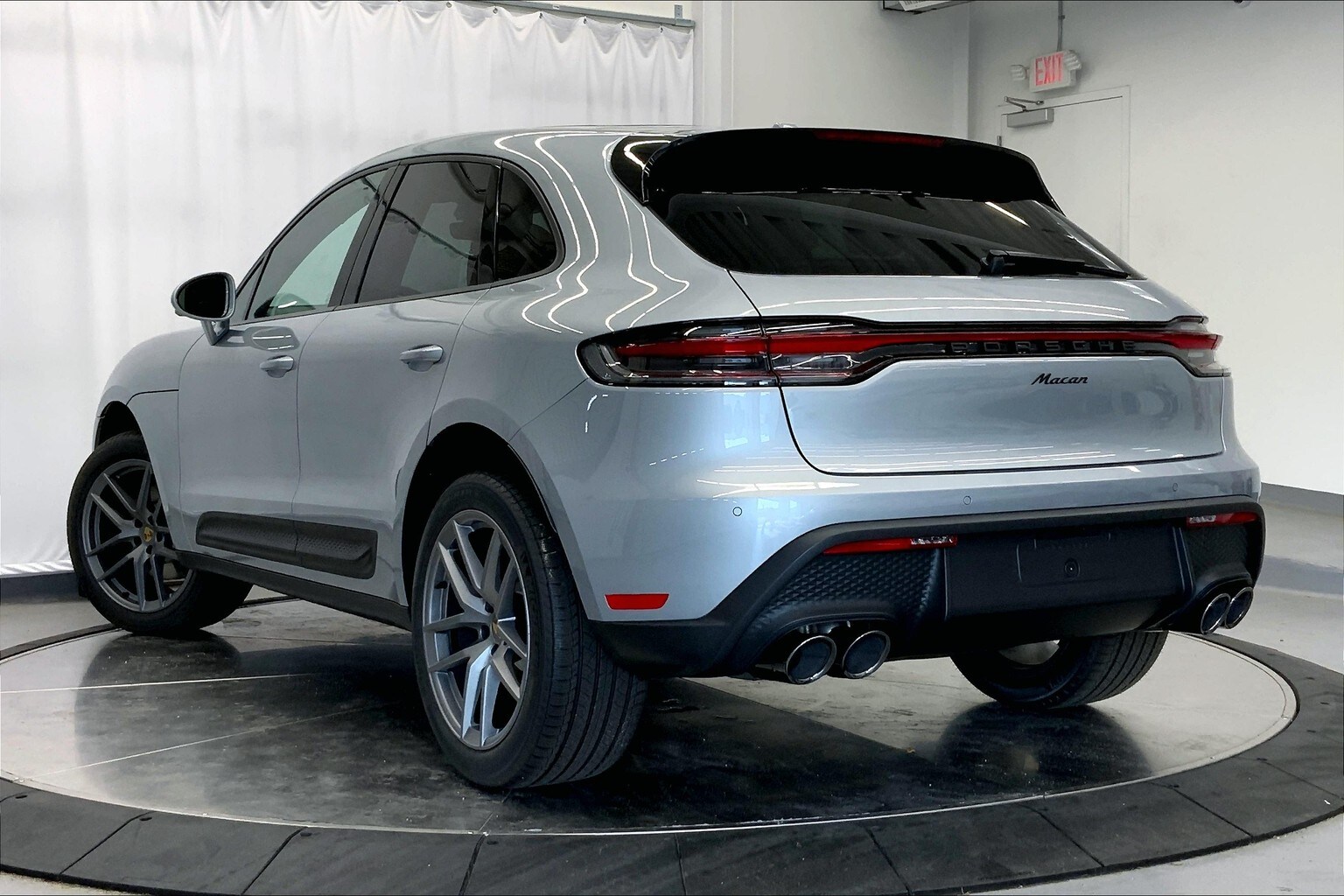 2025 Porsche Macan T photo 3
