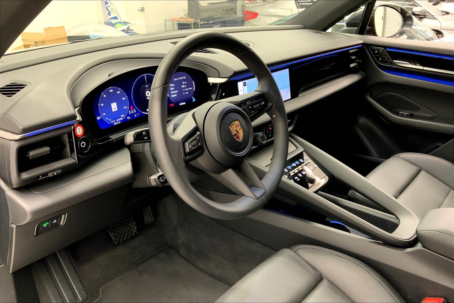 2025 Porsche Macan Electric photo 4