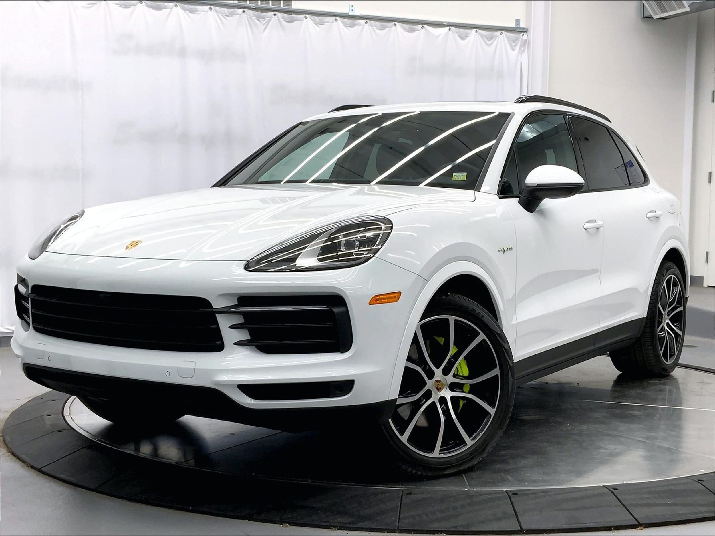 2022 Porsche Cayenne E-Hybrid's photo