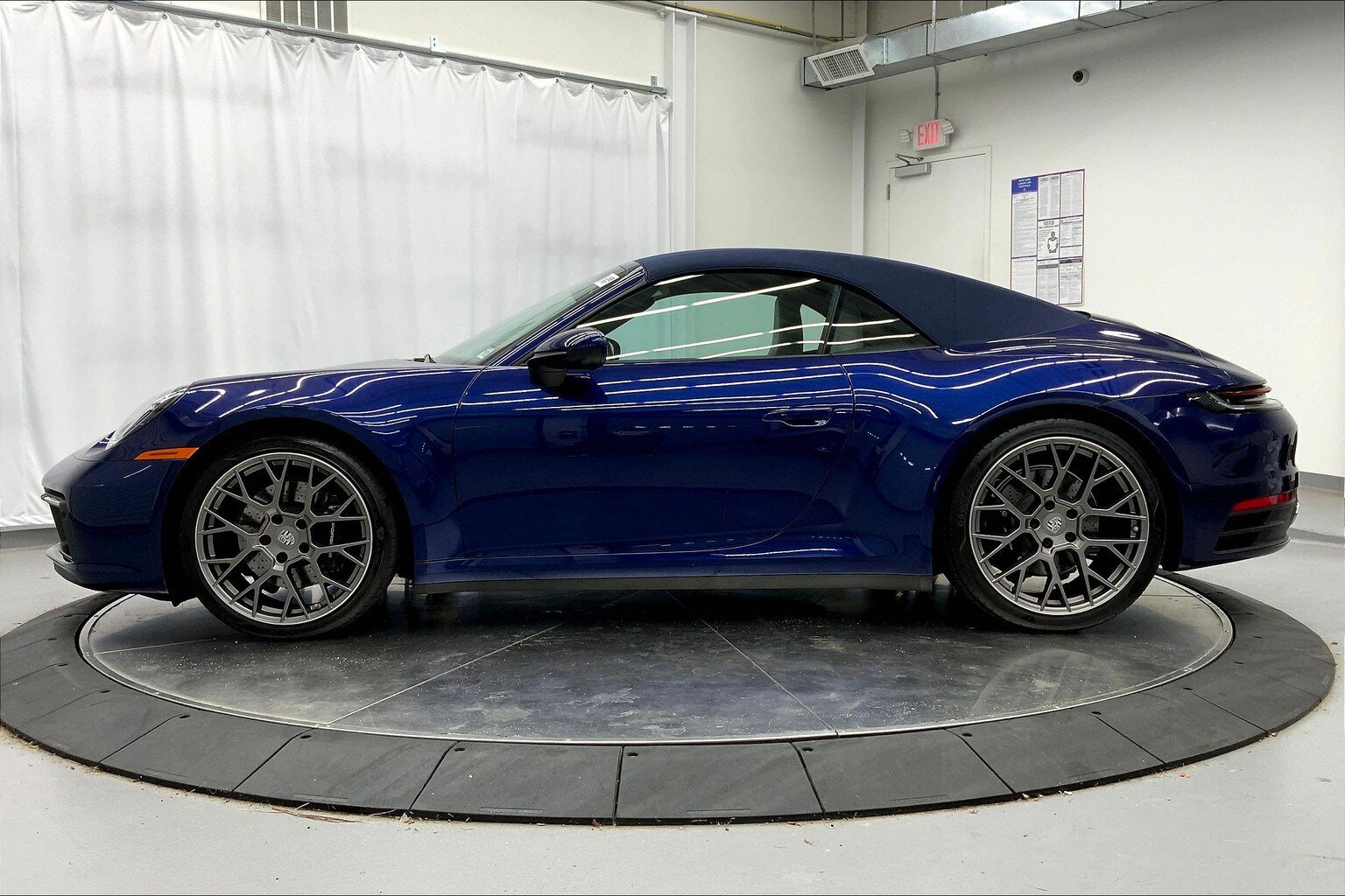 2023 Porsche 911 4S photo 2