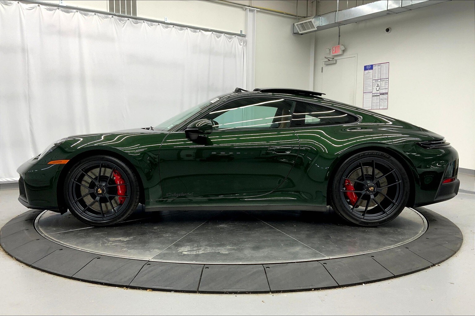 2026 Porsche 911 GTS photo 2