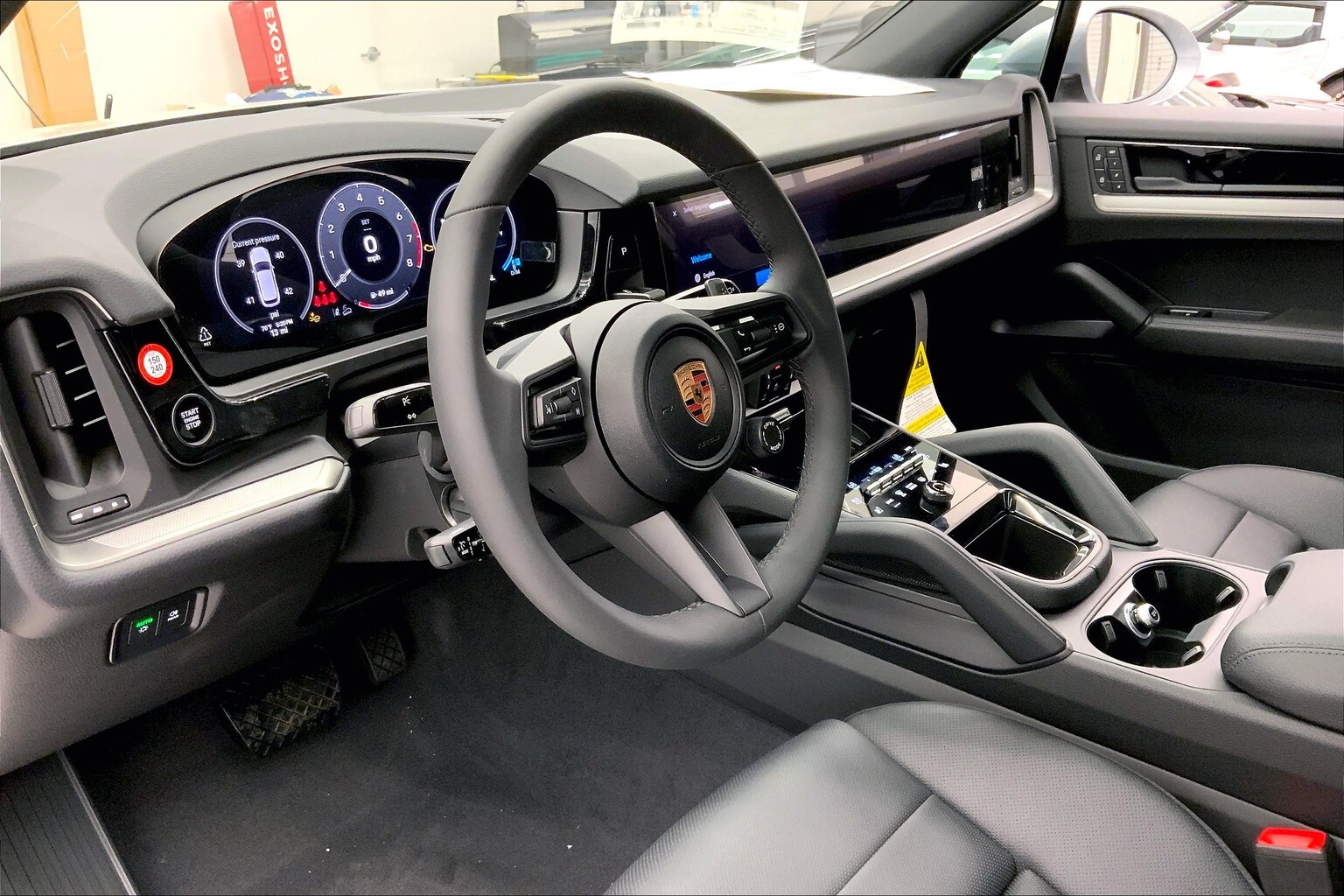 2025 Porsche Cayenne photo 3