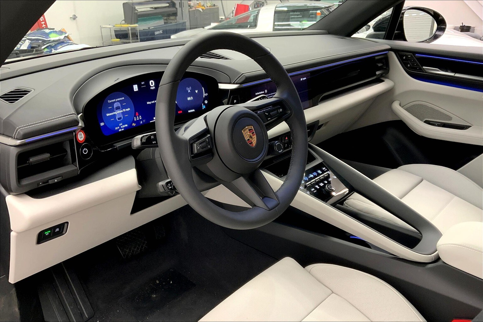 2025 Porsche Macan Electric 4 photo 4