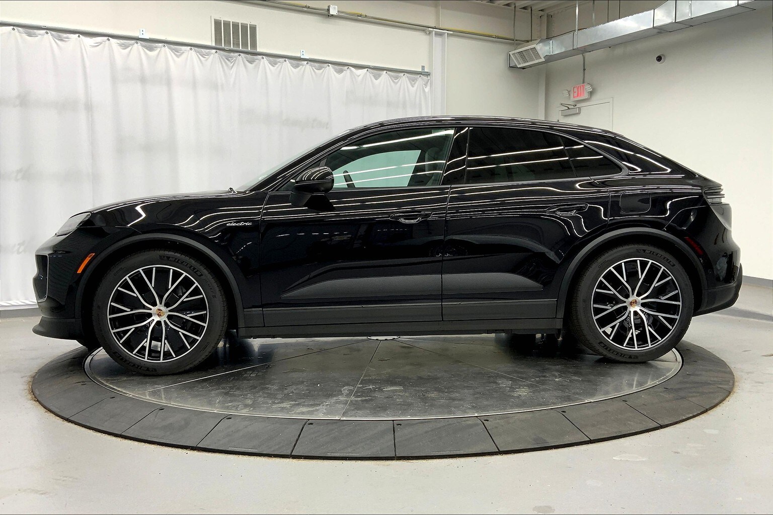 2025 Porsche Macan Electric 4 photo 2