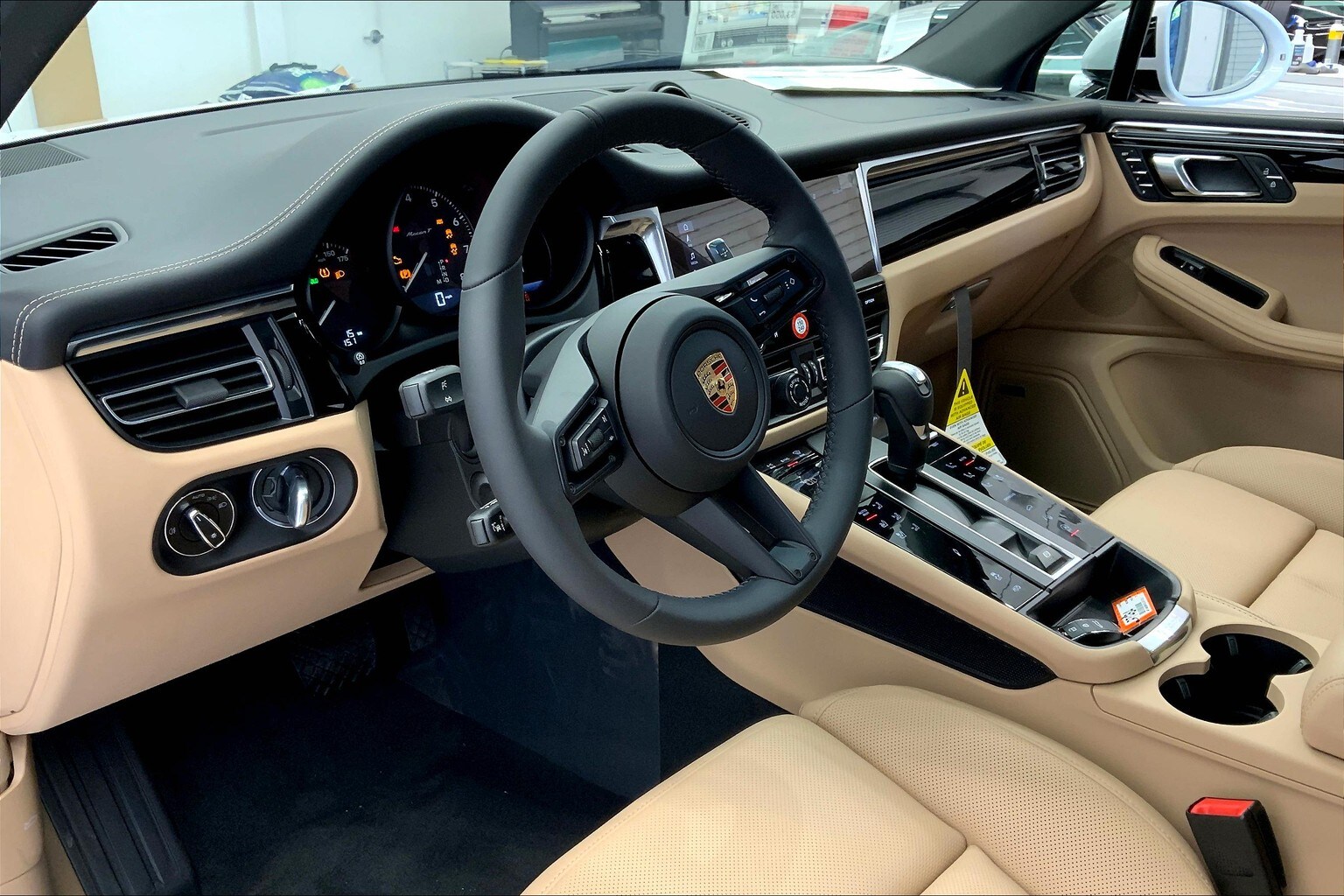 2025 Porsche Macan T photo 3