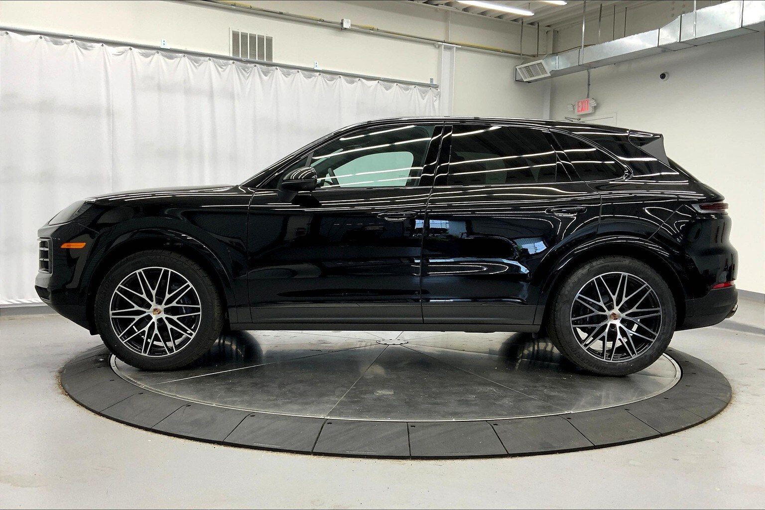 2025 Porsche Cayenne photo 2