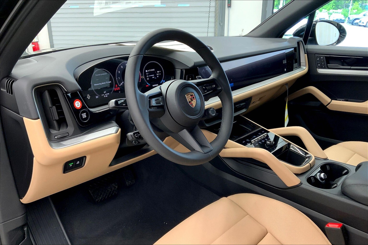2025 Porsche Cayenne photo 4