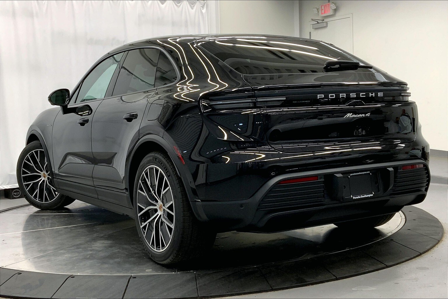 2025 Porsche Macan Electric 4 photo 3