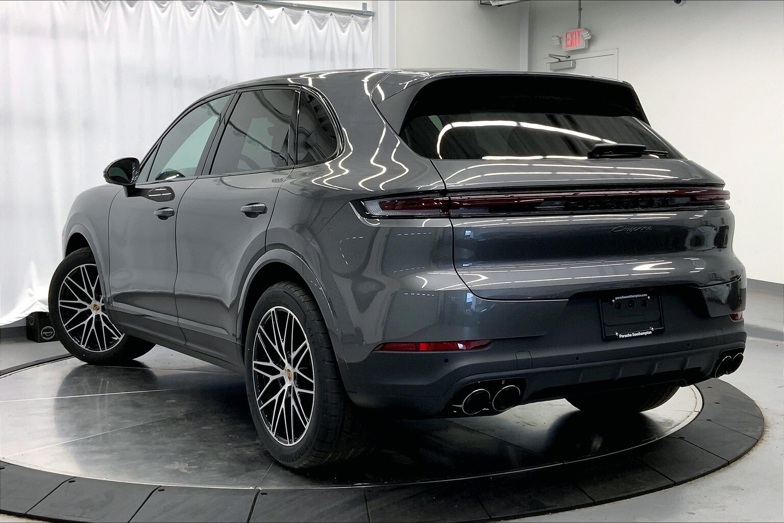 2025 Porsche Cayenne photo 3