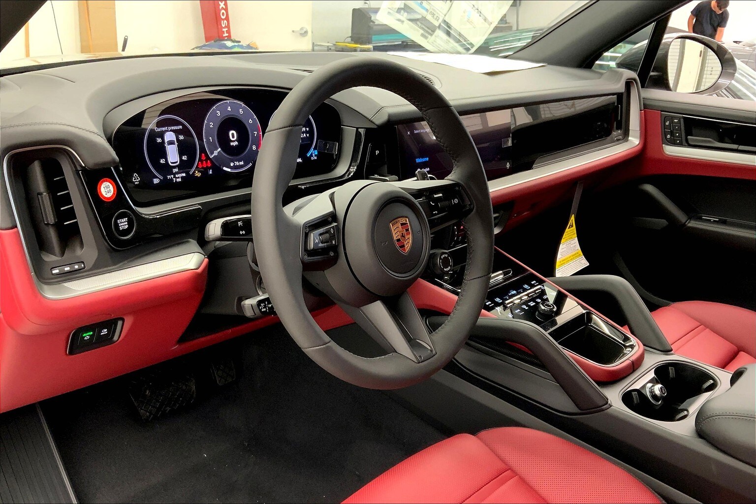 2025 Porsche Cayenne photo 4