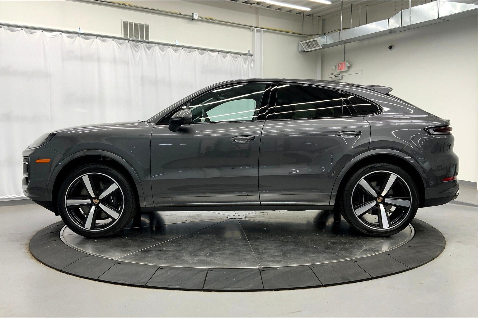 2025 Porsche Cayenne Coupe photo 2