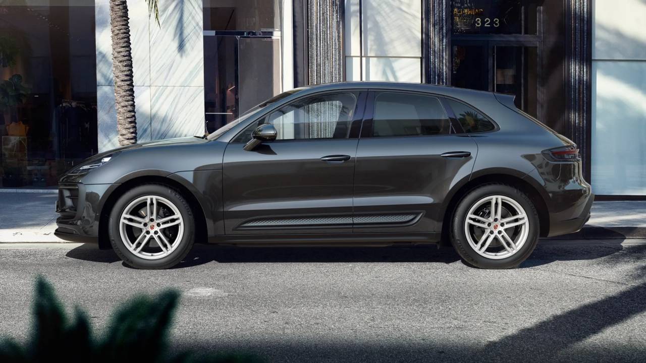 2025 Porsche Macan T photo 2