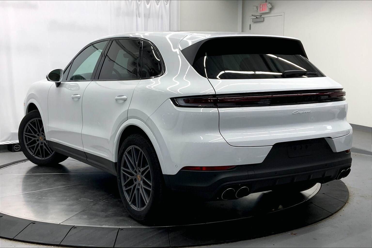 2025 Porsche Cayenne photo 3