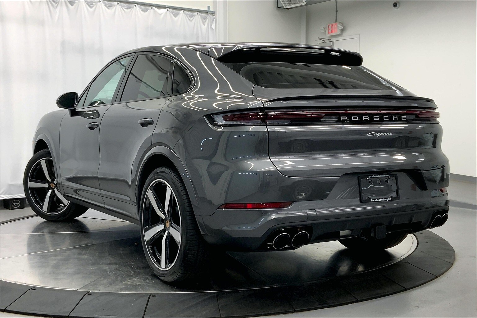 2025 Porsche Cayenne Coupe photo 3