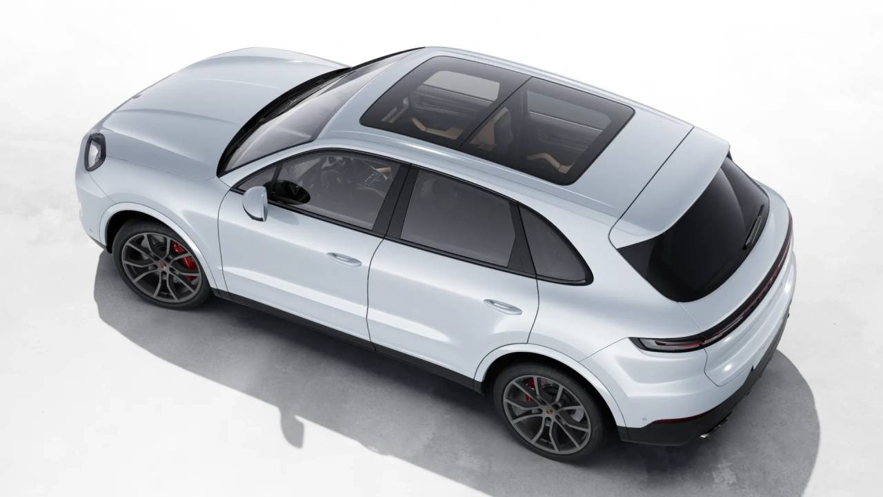 2026 Porsche Cayenne S photo 3