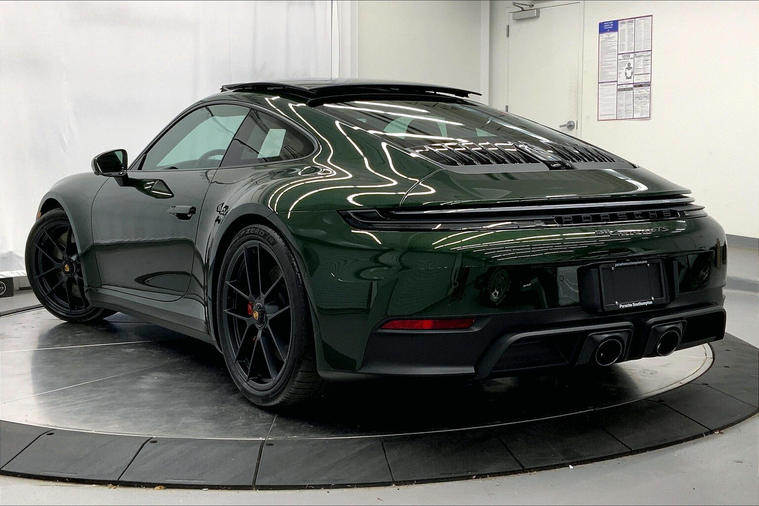 2026 Porsche 911 GTS photo 3