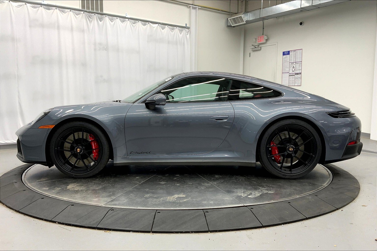 2026 Porsche 911 GTS photo 2