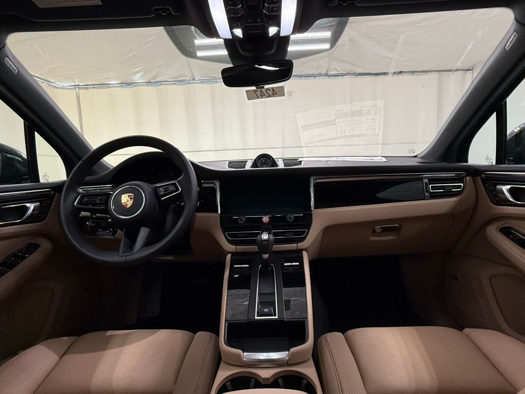2026 Porsche Macan T - Photo 13