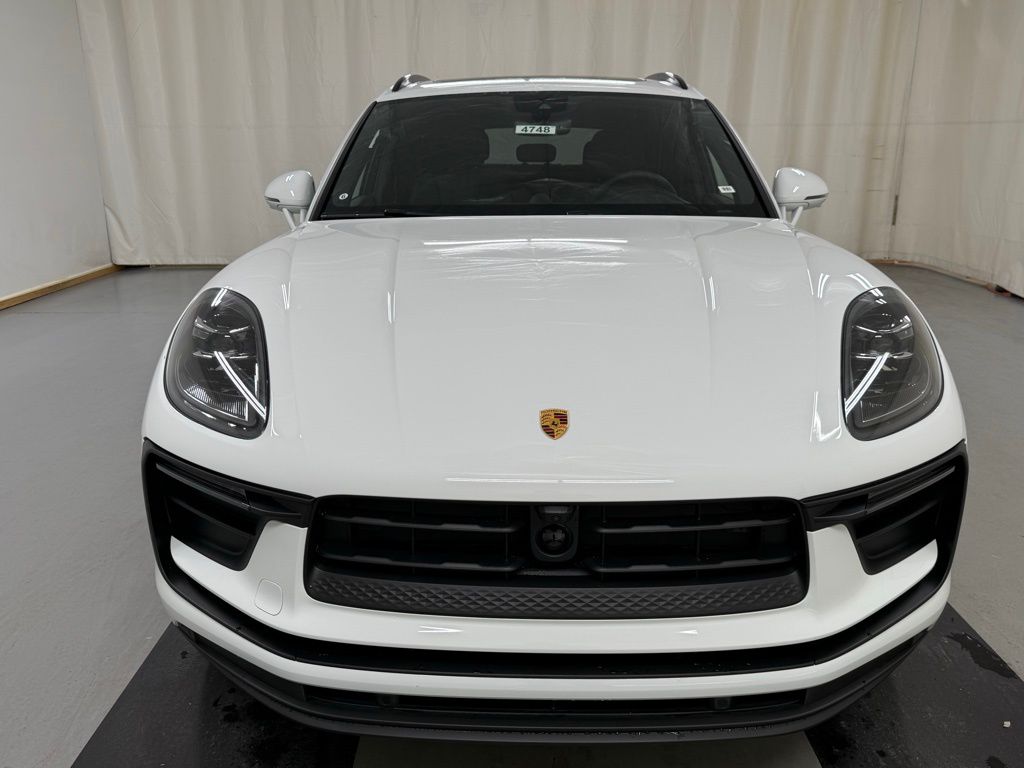 2026 Porsche Macan T - Photo 13