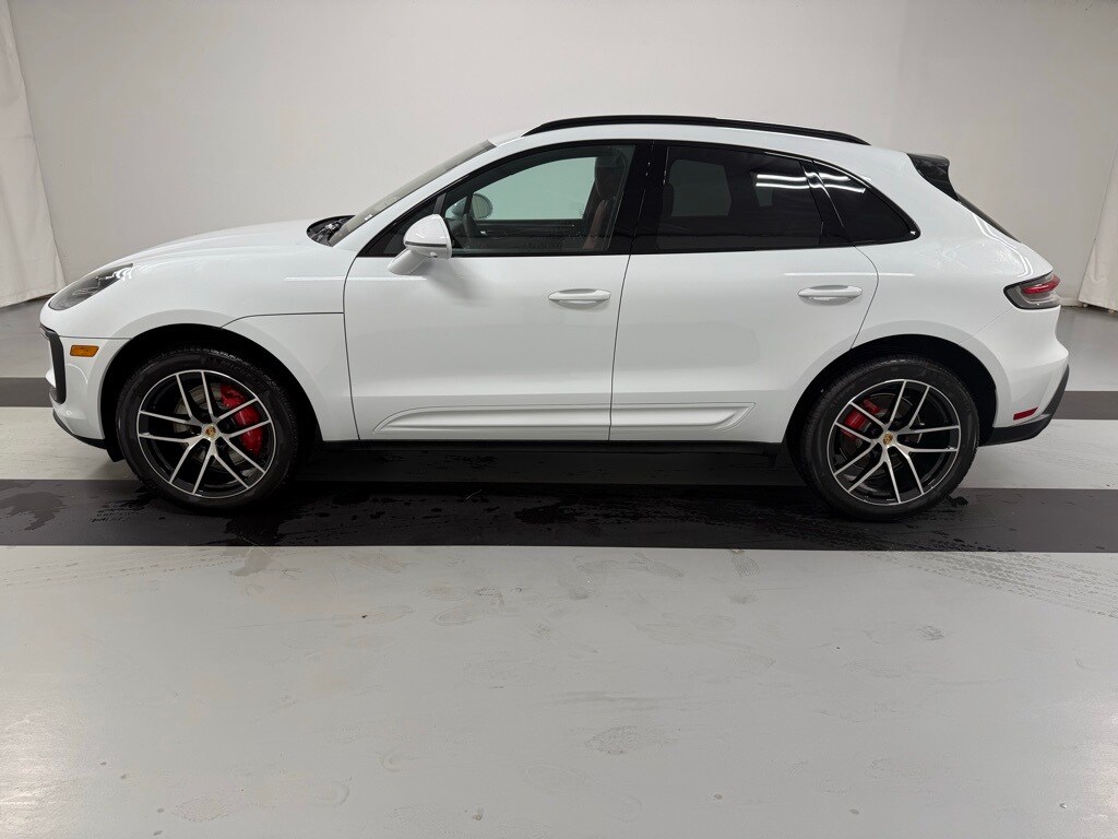 2026 Porsche Macan S photo 2