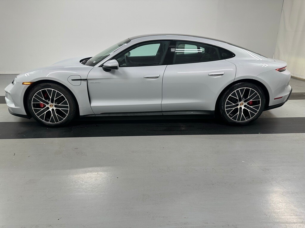 2025 Porsche Taycan 4S photo 2