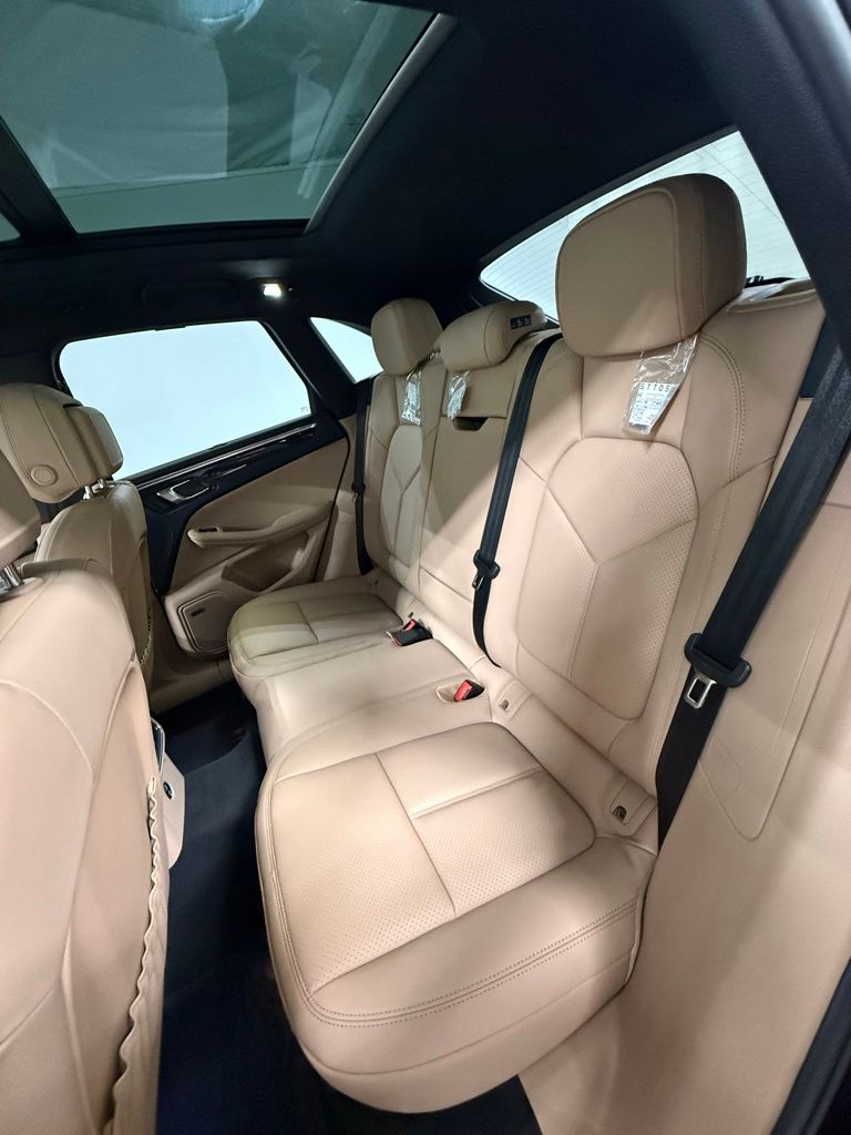 2026 Porsche Macan T - Photo 21