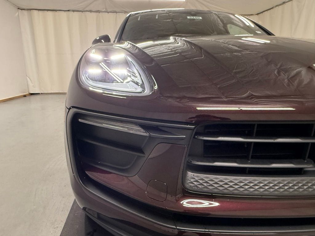 2026 Porsche Macan T - Photo 13