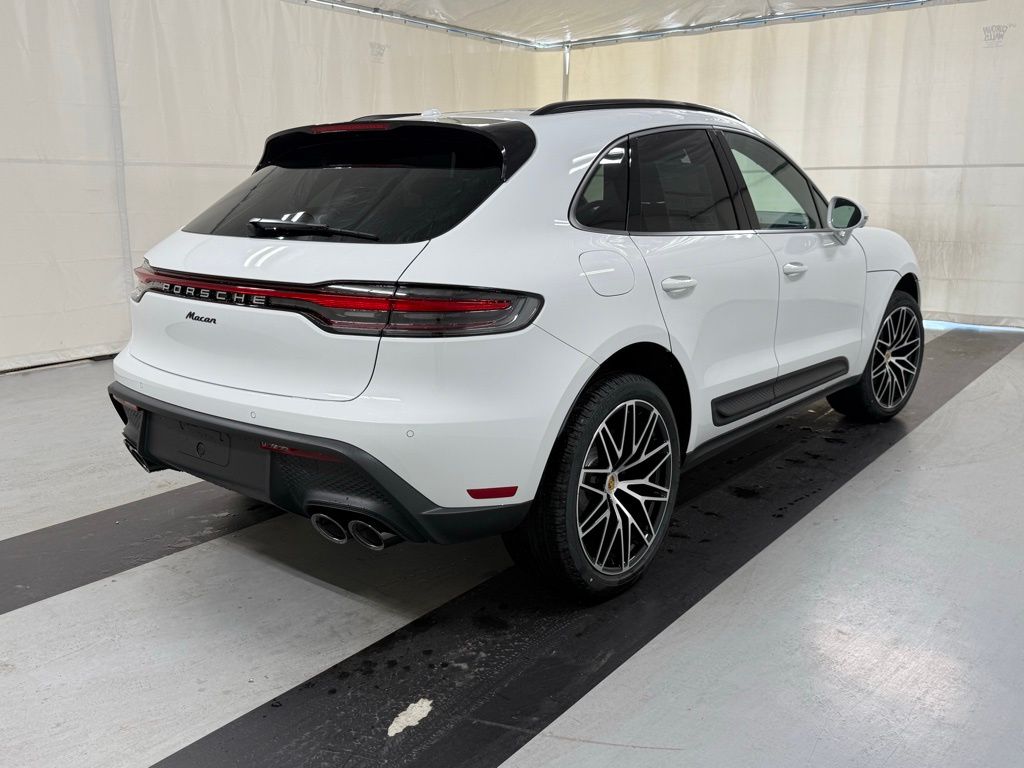 2026 Porsche Macan T - Photo 10
