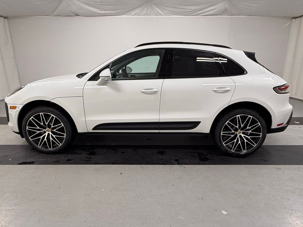 2026 Porsche Macan T - Photo 7