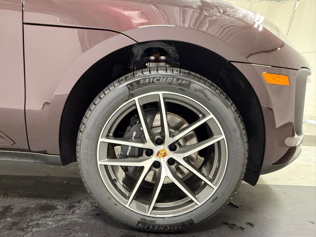 2026 Porsche Macan T - Photo 12