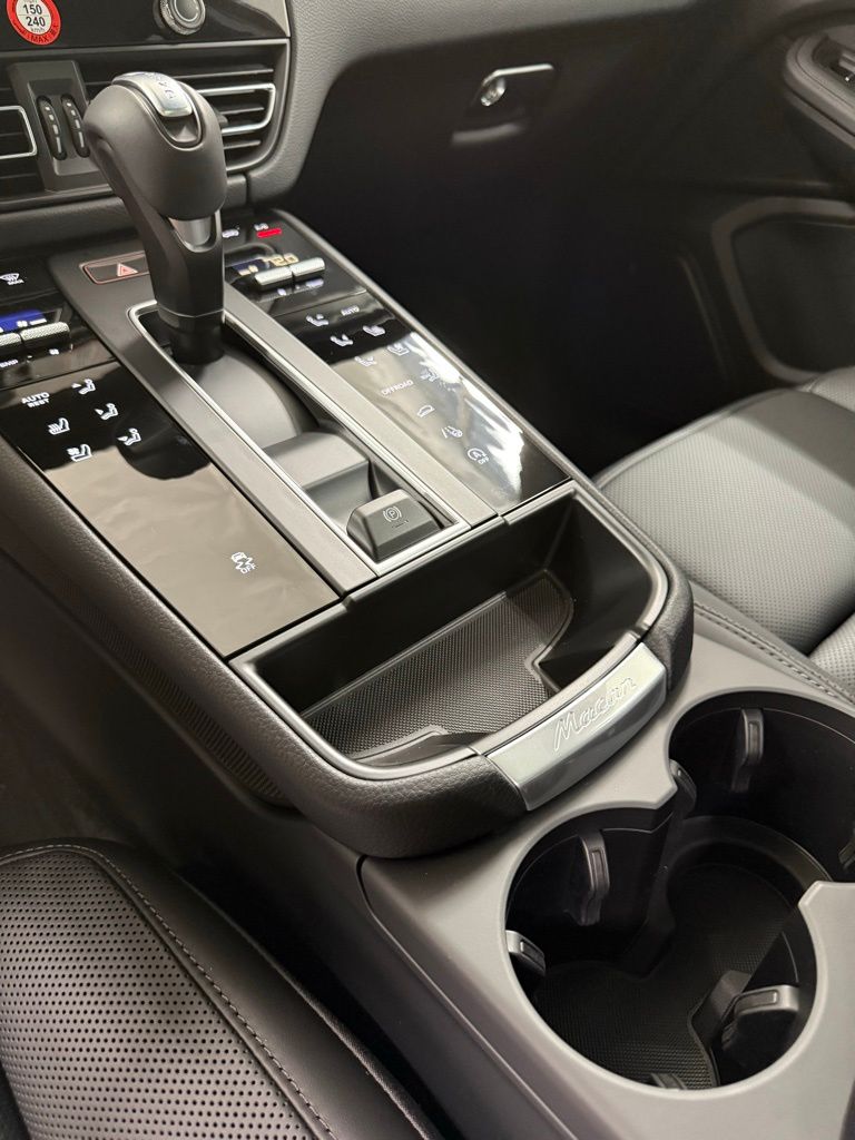 2026 Porsche Macan T - Photo 20