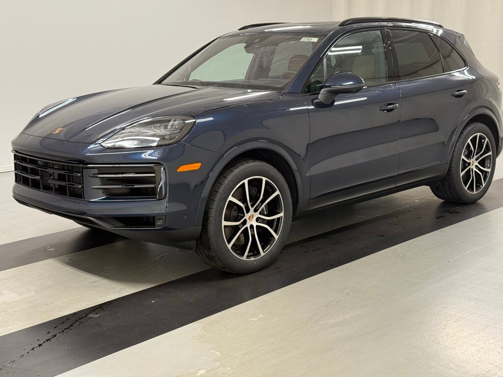 2025 Porsche Cayenne E-Hybrid S photo 3