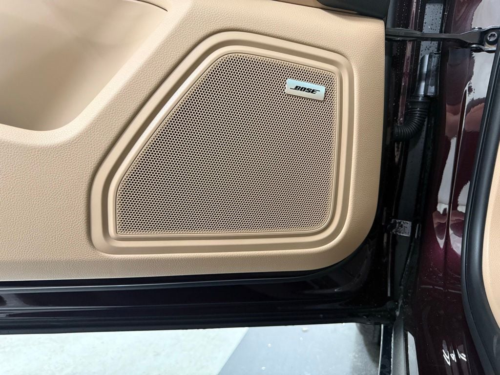 2026 Porsche Macan T - Photo 18