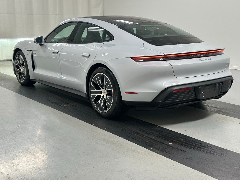 2025 Porsche Taycan 4S photo 3